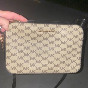 Micheal Kors cross body bag